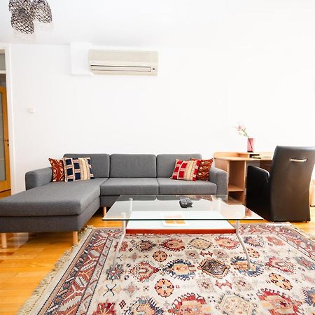 Modern 2Bdr Apartment In The Center- Free Parking Sarajevo Eksteriør bilde