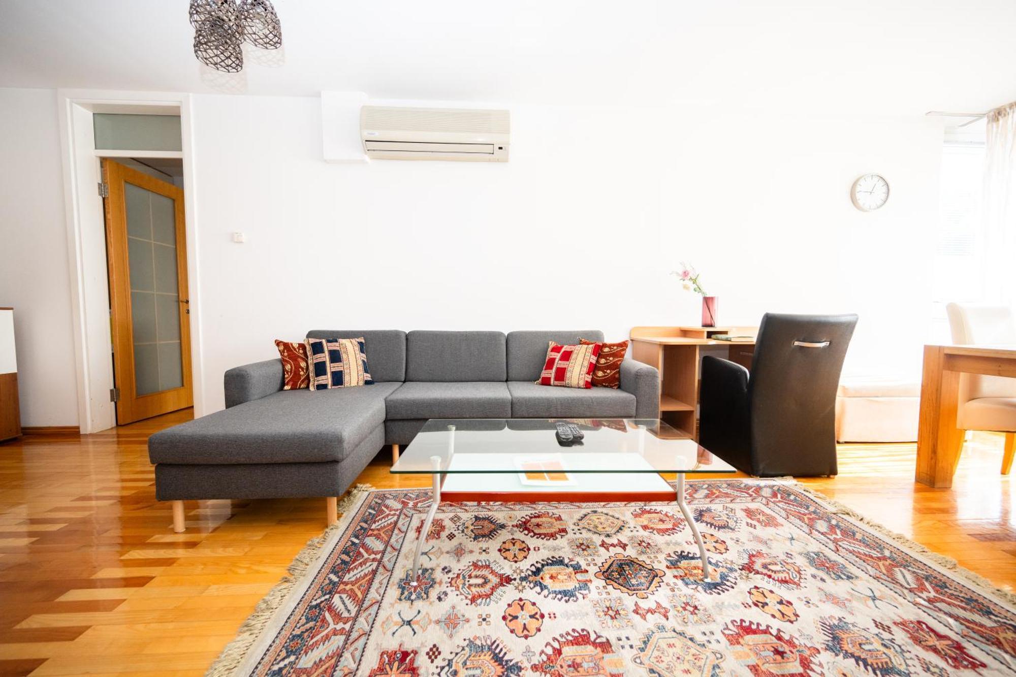 Modern 2Bdr Apartment In The Center- Free Parking Sarajevo Eksteriør bilde